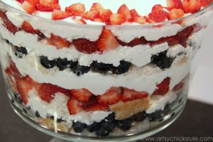 Berry-Shortcake-Trifle-Close-up-of-layers-artsychickrule.com-trifle-berry-dessert-recipe-patriotic-600x400